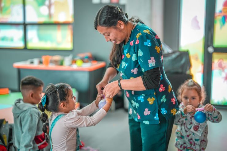 Imagen de apoyo de  El Gobierno pone fin a la incertidumbre laboral 9275 cargos educativos pasan a planta definitiva