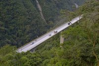 Imagen de apoyo de  Mintransporte anuncia inversion de 30 mil millones de pesos para atacar de manera inmediata puntos criticos de la via BogotaVillavicencio
