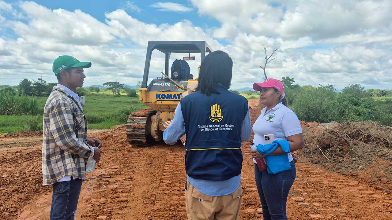 Imagen de apoyo de  UNGRD refuerza diques en Nechi para prevenir desbordamientos del rio Cauca