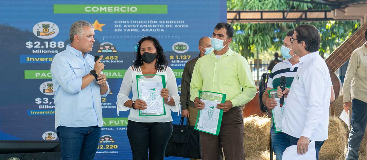 Imagen de apoyo de  Gobierno entrego titulos y creditos a productores del campo de Arauca