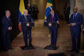Imagen de apoyo de  Fue coincidida la importancia de lograr la paz politica y la paz militar en el mundo entre Colombia y Brasil