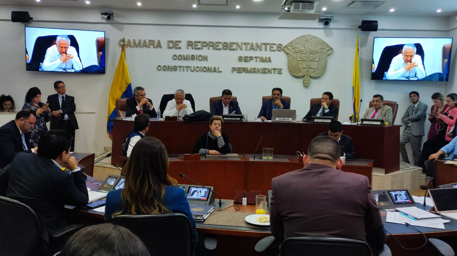 Imagen de apoyo de Continua debate de reforma a la salud en el Congreso