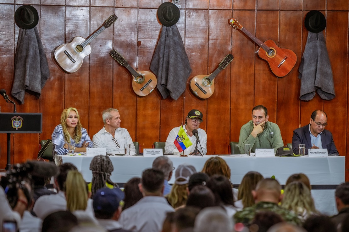 Imagen de apoyo de  Presidente Gustavo Petro y Ministra Aurora Vergara ponen en marcha la construccion de la sede de la Universidad Industrial de Santander en el municipio de Malaga