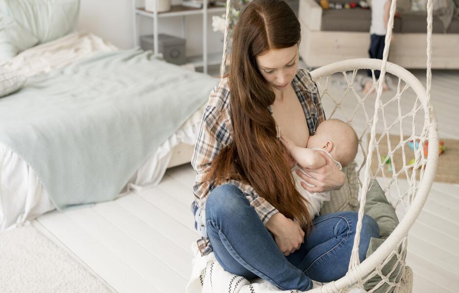 Imagen de apoyo de  Corte Constitucional preciso reglas de la estabilidad laboral reforzada durante el periodo de lactancia y exhorto al MinHacienda a determinar incentivos tributarios para las empresas que establezcan salas de lactancia dentro de sus espacios de trabajo