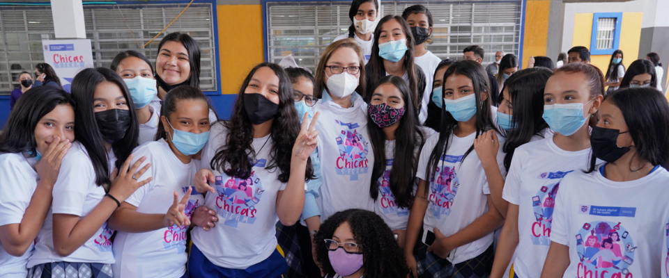 Imagen de apoyo de Convocatoria de Chicas STEAM para formar a mas de 2800 nias y adolescentes en ciencia y tecnologia