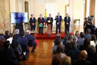 Imagen de apoyo de  La nacionalizacion de mas de 23000 nios venezolanos nacidos en Colombia es un mensaje contra la xenofobia y los paises de la region que levantan fronteras Procurador