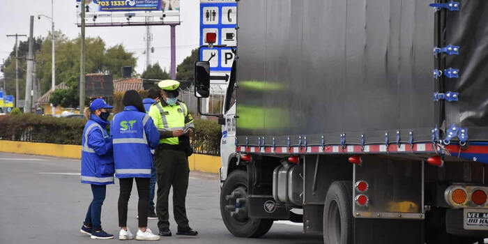 Imagen de apoyo de  SuperTransporte y Ditra continuan operativos de inspeccion a vehiculos de carga
