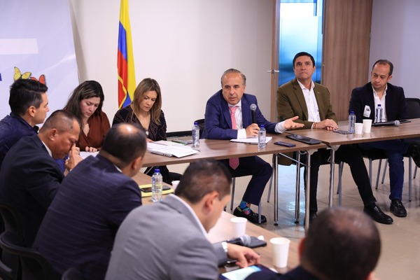 Imagen de apoyo de  Ministro de Transporte y Asocapitales se reunieron para avanzar en agenda  de movilidad sistemas de transporte publico y seguridad vial