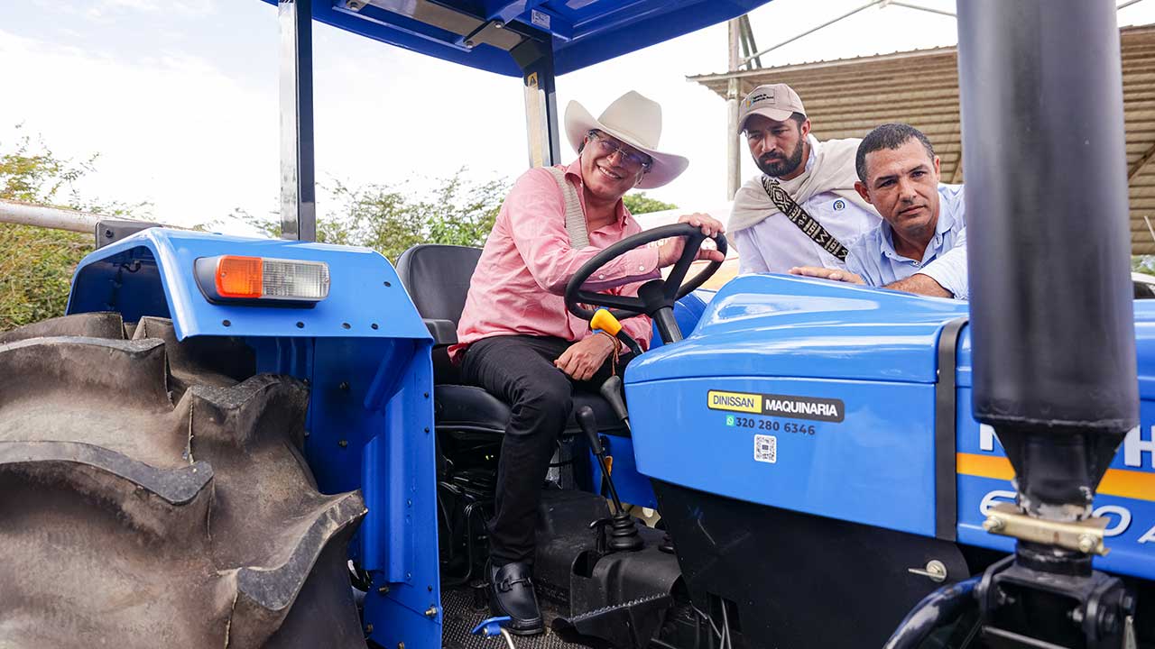 Imagen de apoyo de  Presidente Petro se comprometio a agilizar la construccion de carretera de La Soberania