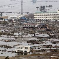 Imagen de apoyo de  Los tsunamis se llevaron 280000 millones de dolares en los ultimos veinte aos