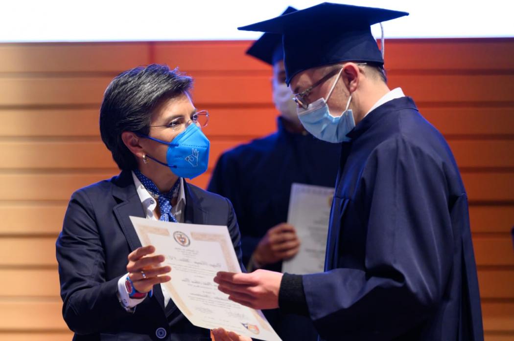 Imagen de apoyo de  Jovenes vinculados al Sistema de Responsabilidad Penal se graduan de bachilleres