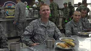 Imagen de apoyo de  El ministro de defensa pasa revista a la alimentacion suministrada a la tropa en el rancho del complejo militar CAN