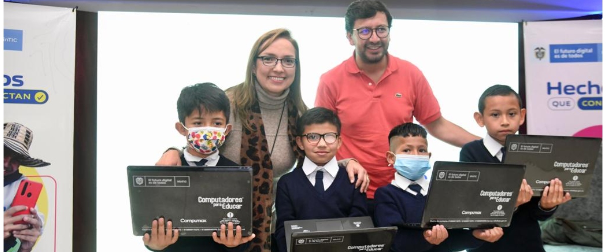 Imagen de apoyo de  Con nuevo contrato entre MinTIC y Union Temporal ETB NET Colombia Conectada Nario tendra 905 Centros Digitales