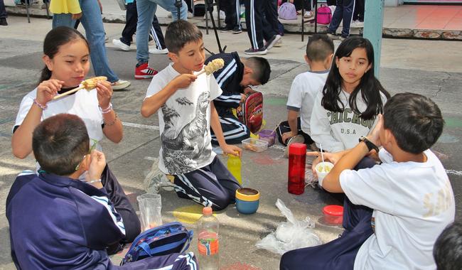 Imagen de apoyo de  Entran en operacion en 262 mil 547 escuelas del pais los lineamientos para el fomento de alimentos saludables