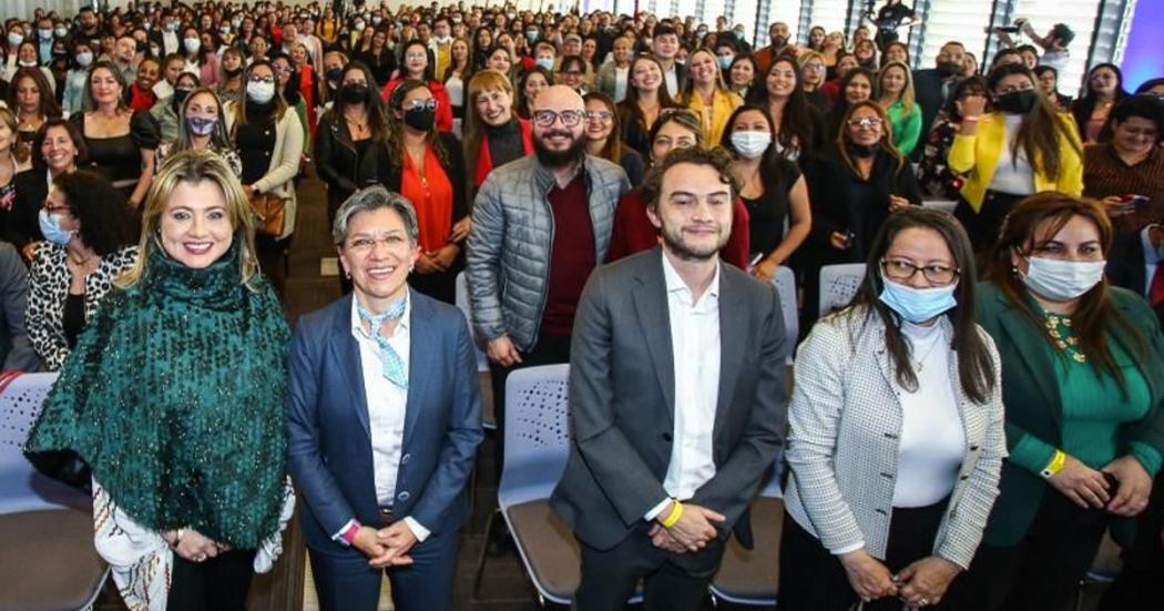 Imagen de apoyo de  Servidores de la Secretaria de Educacion ingresaron a planta permanente de personal