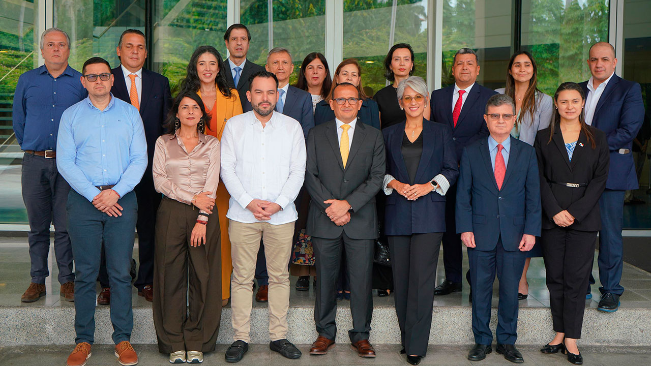 Imagen de apoyo de  Colombia avanza en compromisos para impulsar la Interconexion Electrica con Panama