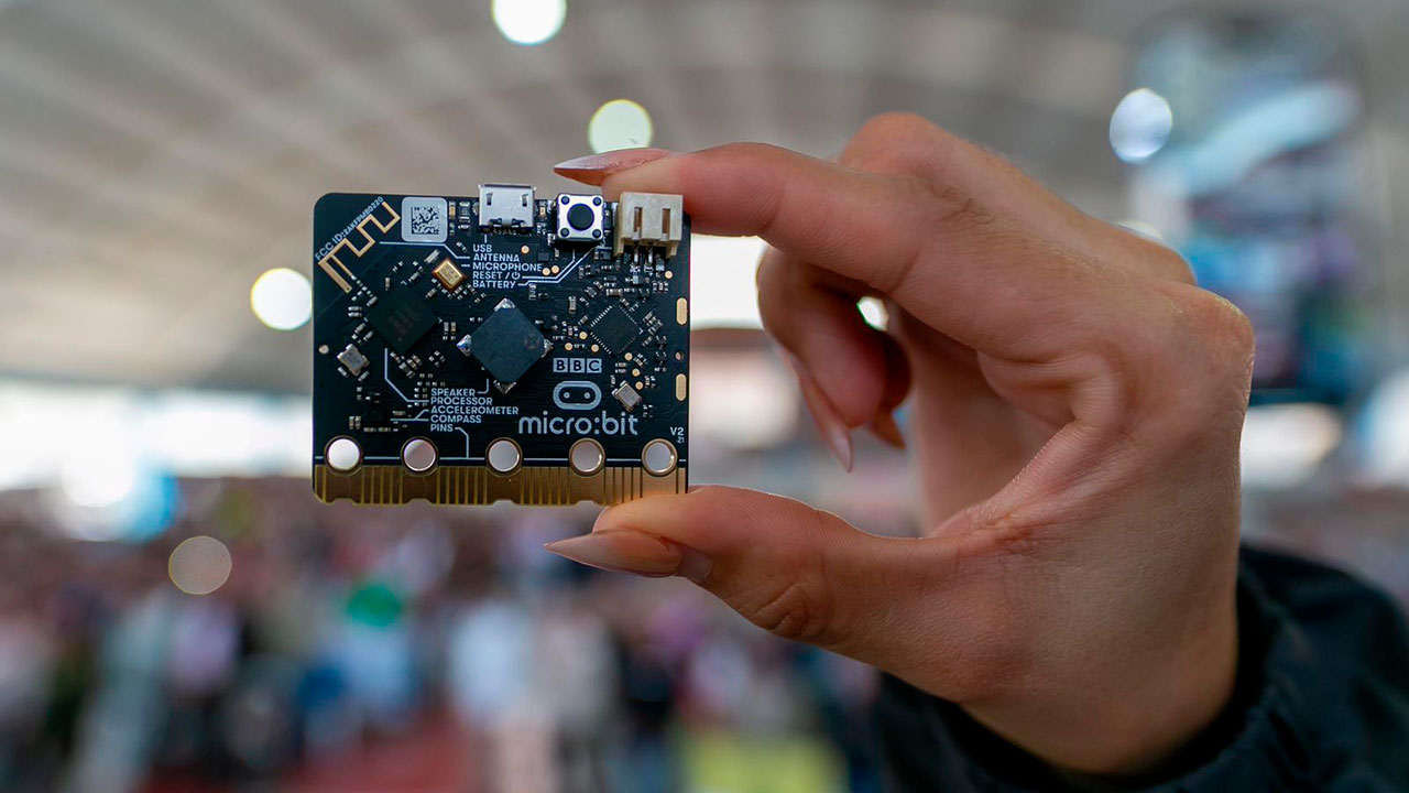 Imagen de apoyo de  Impulso a la la educacion digital y la Inteligencia Artificial en Nario con 890 microbits y Centros PotencIA