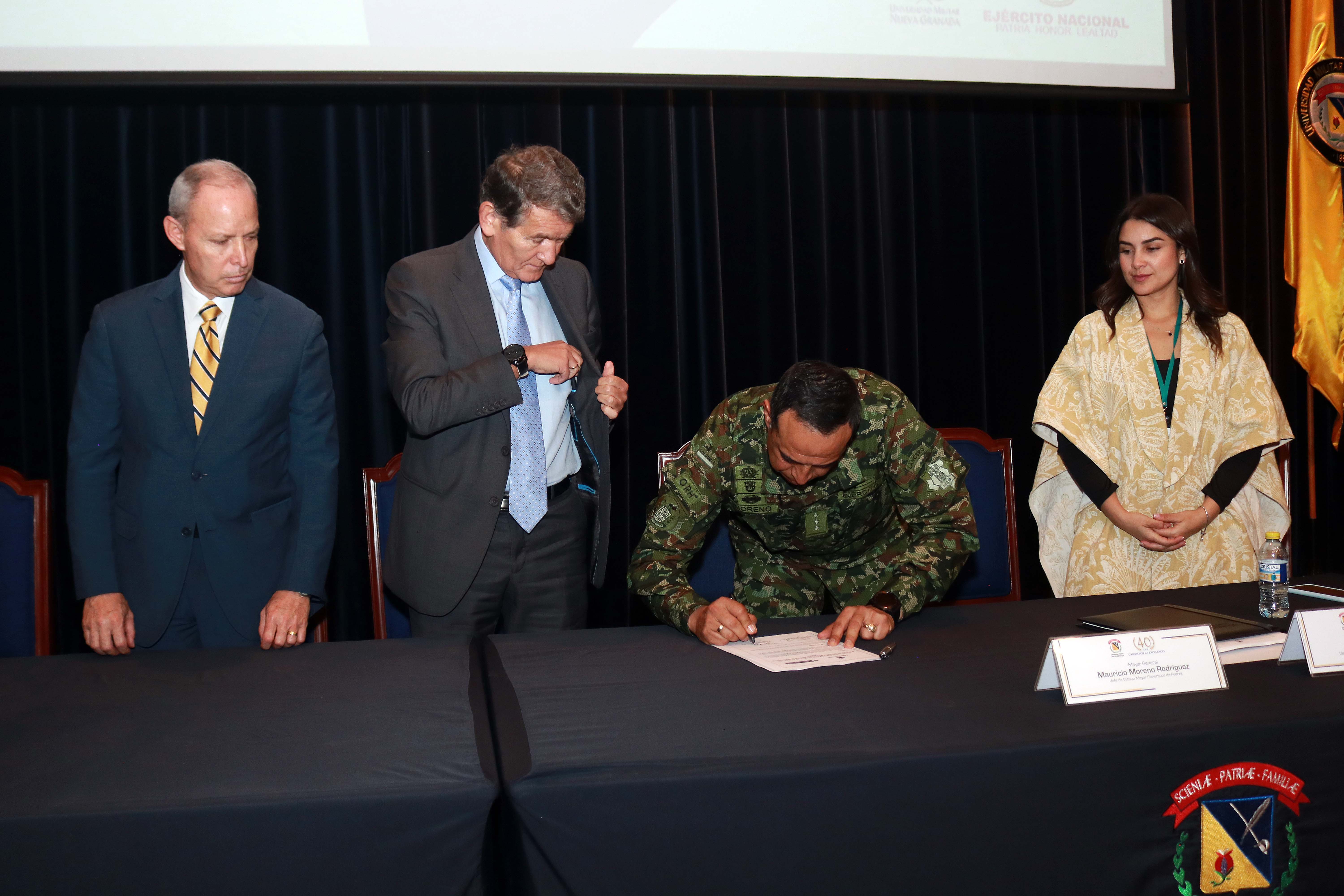 Imagen de apoyo de  MinTrabajo y Ejercito Nacional firman convenio para fortalecer el Sistema de Seguridad y Salud en el Trabajo