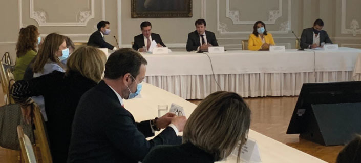 Imagen de apoyo de  Dialogos entre Gobierno Nacional y privados frente a vacunacion
