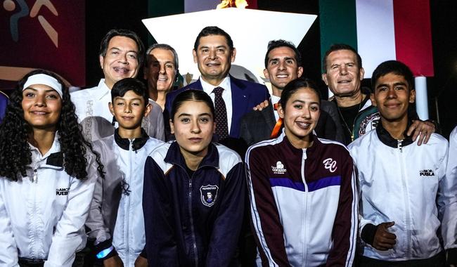 Imagen de apoyo de  En Puebla Mario Delgado y Alejandro Armenta inauguran los Juegos Deportivos Nacionales Escolares 2025