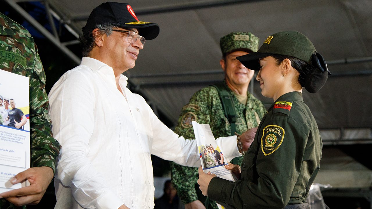 Imagen de apoyo de  A traves de la Ley 2384 de 2024 se implemento la mesada 14  para los miembros de la fuerza publica