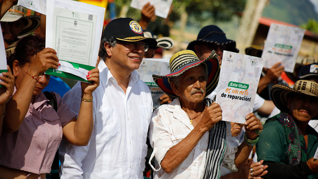 Imagen de apoyo de  Gustavo Petro ordena hacer las obras que requiere El Aro