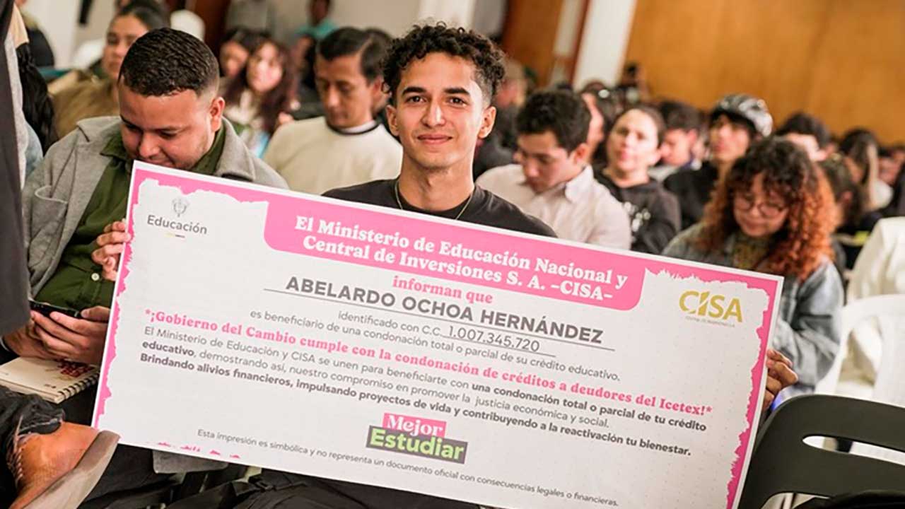 Imagen de apoyo de  Gobierno condono creditos del Icetex a 1192 jovenes de todo el pais