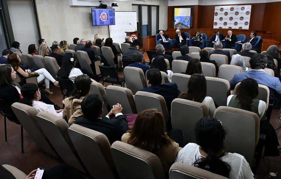 Imagen de apoyo de  Conmemoracion de la Corte Constitucional a las victimas de la toma y retoma del Palacio de Justicia