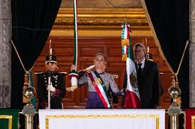 Imagen de apoyo de  Se encabeza la ceremonia del Grito de Independencia siendo la primera mujer en 215 aos en la historia de Mexico
