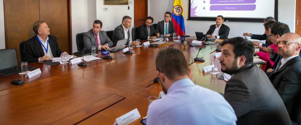 Imagen de apoyo de Gobierno nacional y WOM analizan alternativas para superar las dificultades de liquidez que atraviesa la compaia