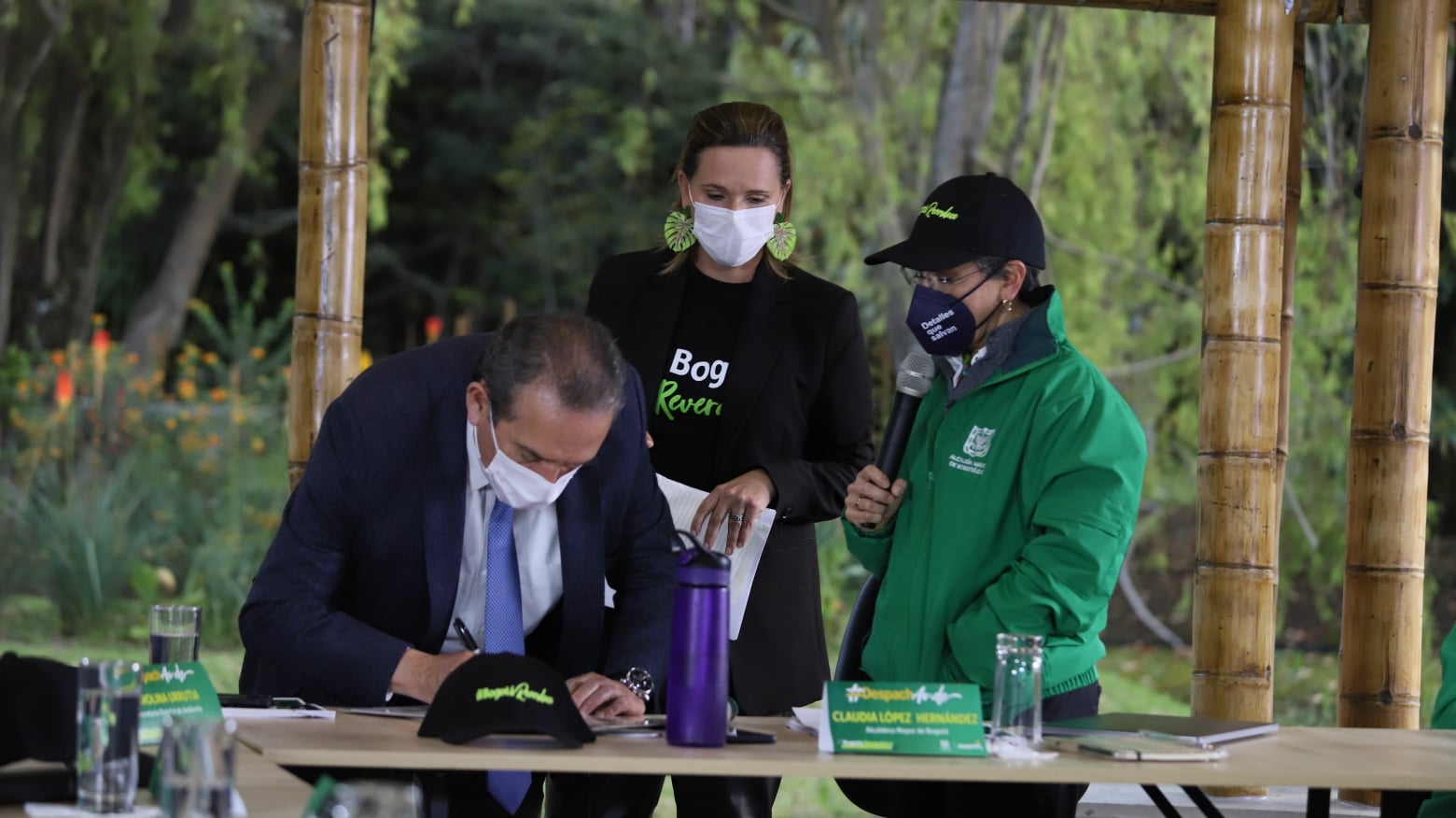 Imagen de apoyo de  Distrito firma tres nuevos acuerdos de conservacion de la reserva Van der Hammen
