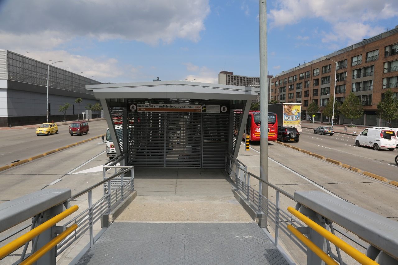 Imagen de apoyo de  Estacion CAD de transmilenio estrena vagon