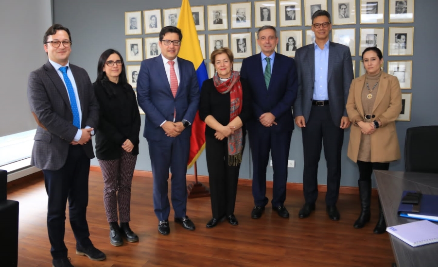 Imagen de apoyo de  Fasecolda se compromete en la lucha contra la informalidad y anuncia respaldo a las reformas laboral y pensional del MinTrabajo