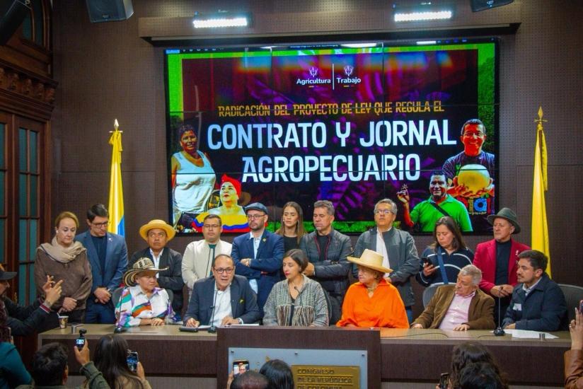 Imagen de apoyo de  Se radico proyecto de ley que busca reglamentar el contrato y jornal agropecuario