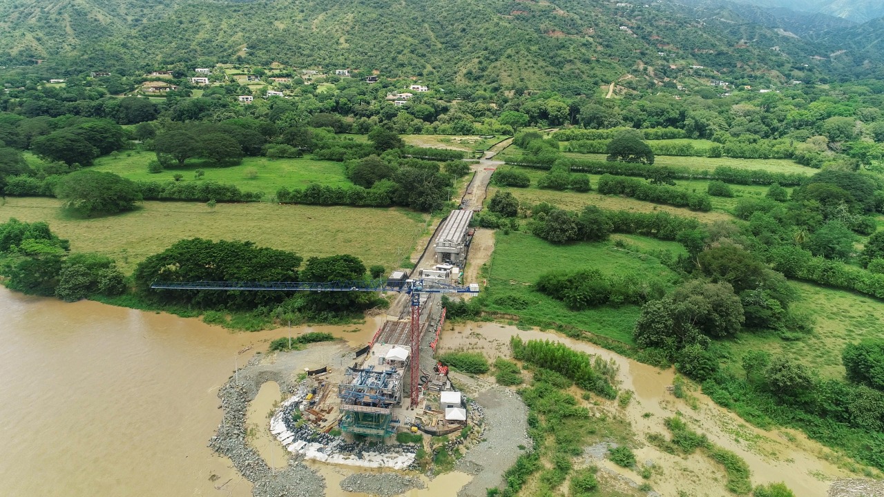 Imagen de apoyo de Obras en el proyecto autopista al mar 1 que ya registra una ejecucion del 75