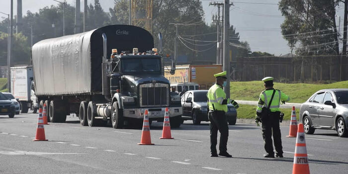 Imagen de apoyo de  En este puente festivo retornaron  3187655 vehiculos  y 1205054 pasajeros que se movilizaron por las diferentes terminales terrestres y aereas