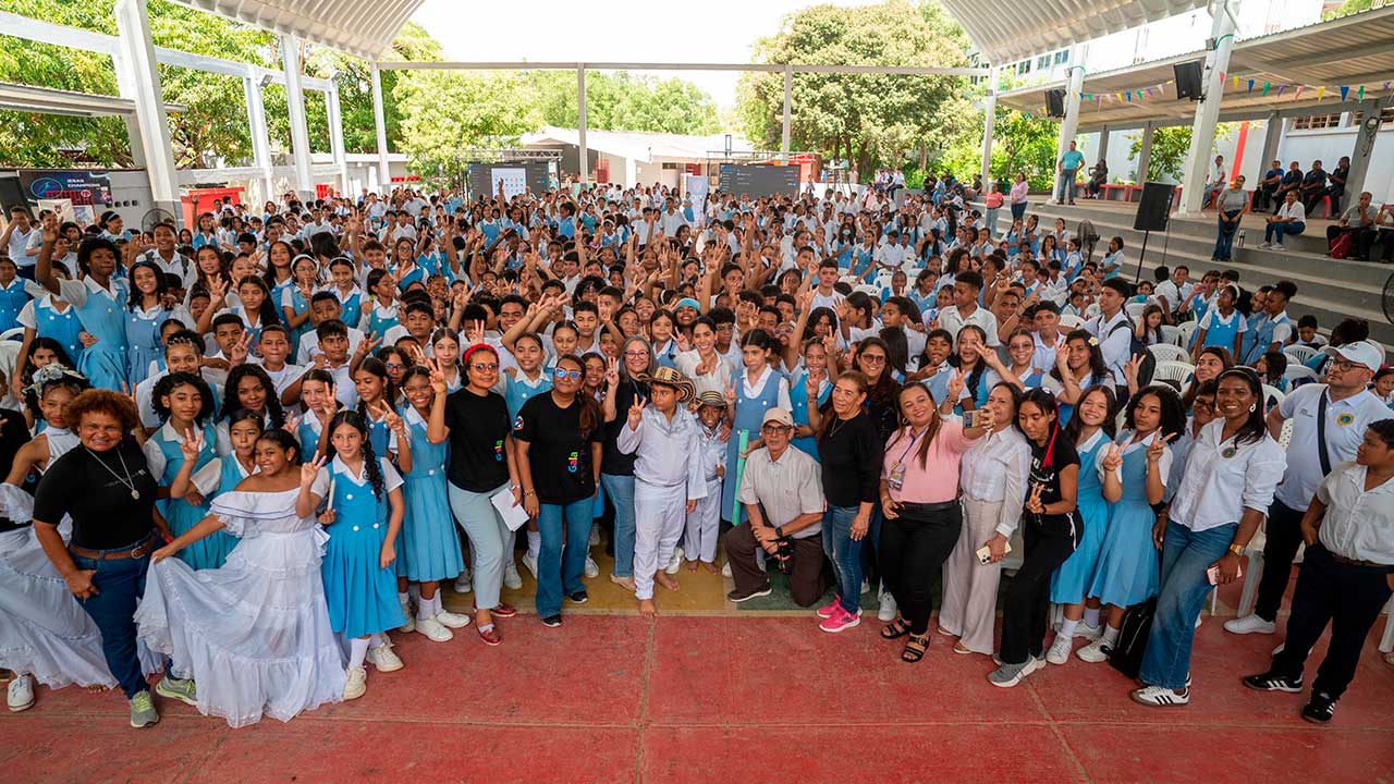 Imagen de apoyo de  Gobierno capacito a 14 millones de personas en uso seguro de Internet en todo el pais