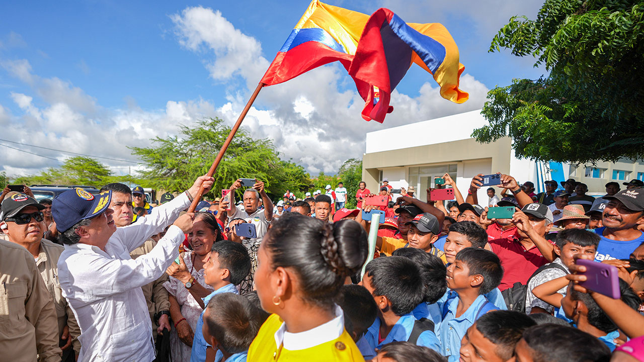 Imagen de apoyo de Decreto de emergencia permite comprar hospitales moviles y pidio que el primero sea en Nazareth La Guajira anuncio Gustavo Petro