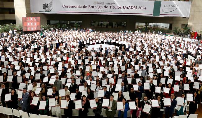 Imagen de apoyo de  Encabeza titular de la SEP entrega de mil 899 titulos de Licenciatura y 21 de Tecnico Superior Universitario de la UnADM