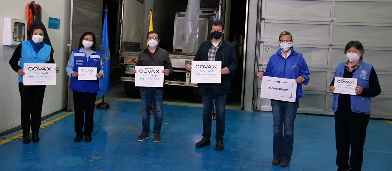 Imagen de apoyo de  Colombia recibio este domingo 912000 adquiridas a traves del mecanismo COVAX