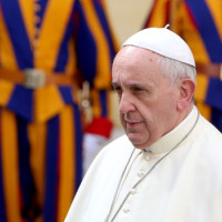 Imagen de apoyo de  Su Santidad el Papa Francisco y el Director General de la OMS consideran que la salud es un derecho y no un privilegio