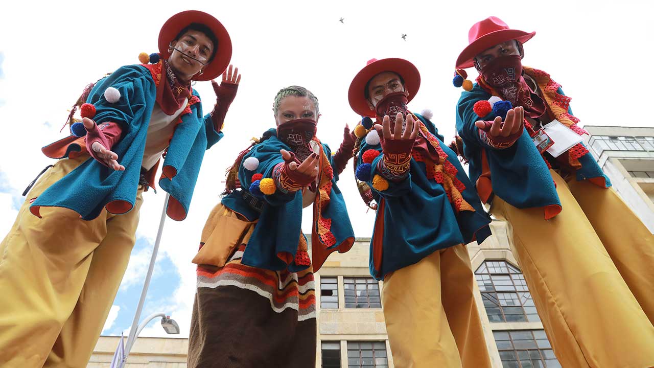 Imagen de apoyo de  Con una gran fiesta popular y democratica grupos artisticos y culturales estuvieron en la posesion del Presidente Gustavo Petro