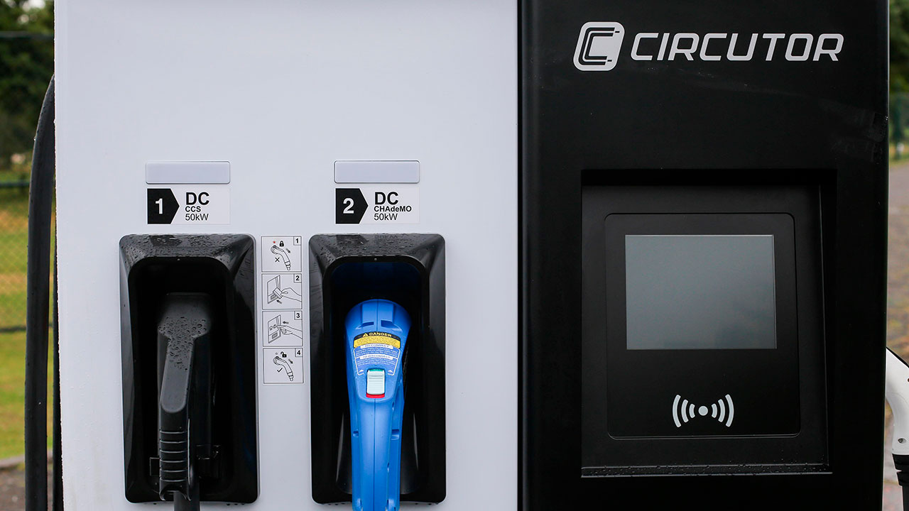 Imagen de apoyo de  Gobierno fortalece construccion de infraestructura para vehiculos electricos con incentivos tributarios