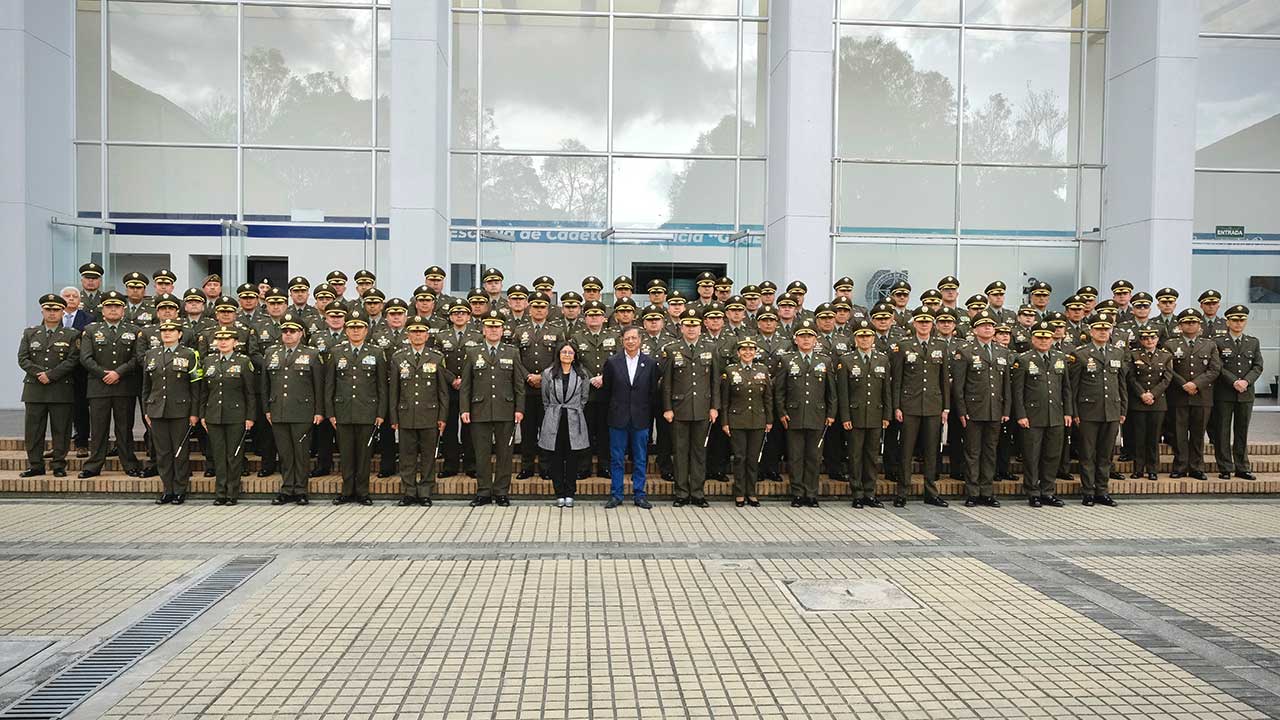 Imagen de apoyo de  Presidente Petro pide a director de la Policia revisar condiciones salariales en la institucion para evitar corrupcion