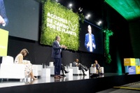 Imagen de apoyo de  Lo que esta en juego es el futuro de nuestra especie y el futuro del planeta Procurador General