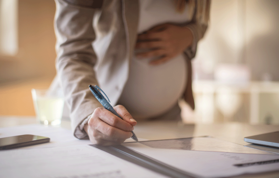 Imagen de apoyo de Corte ampara derechos de mujeres a quienes se les termino unilateralmente el contrato por prestacion de servicios estando embarazadas