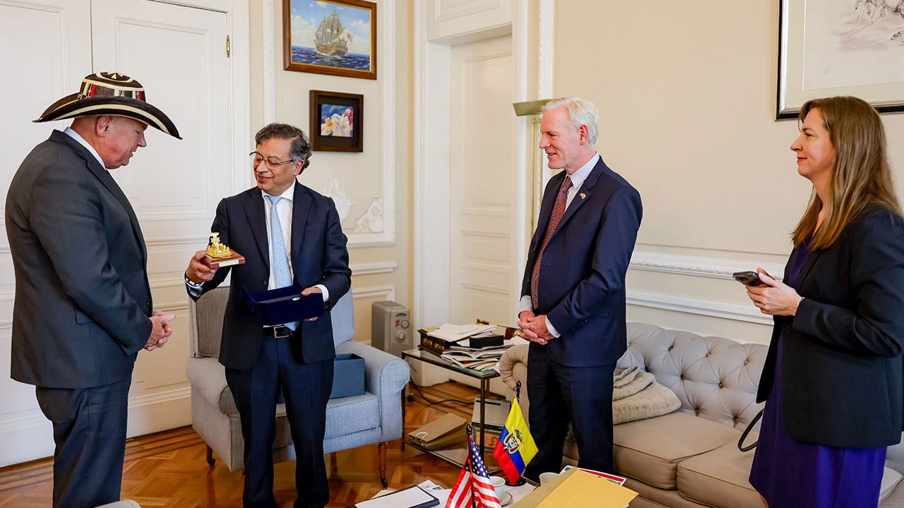Imagen de apoyo de  Reunion del presidente Petro con delegacion de EE UU