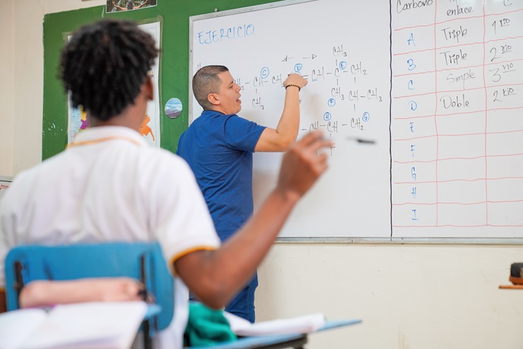 Imagen de apoyo de  Se abre convocatoria para que jovenes estudiantes puedan hacer sus practicas profesionales en colegios rurales oficiales del pais en 2025