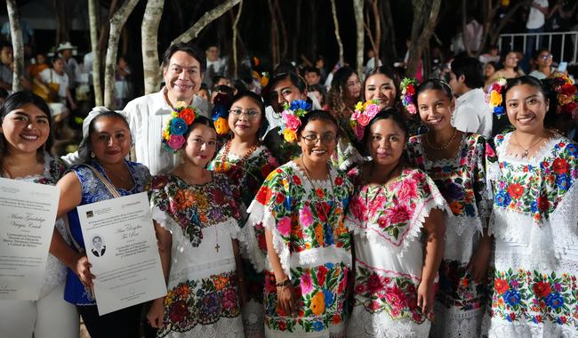 Imagen de apoyo de  7 mil personas indigenas reciben del INEA servicios de alfabetizacion educacion primaria y secundaria Mario Delgado Carrillo
