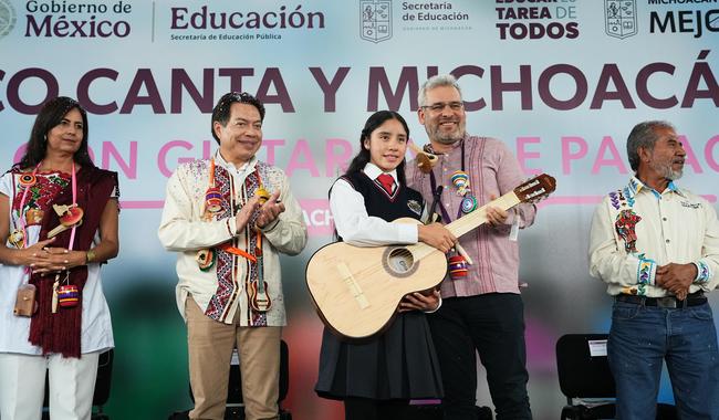 Imagen de apoyo de  Mario Delgado y gobernador Alfredo Ramirez pone en marcha Mexico canta y Michoacan toca con guitarras de Paracho